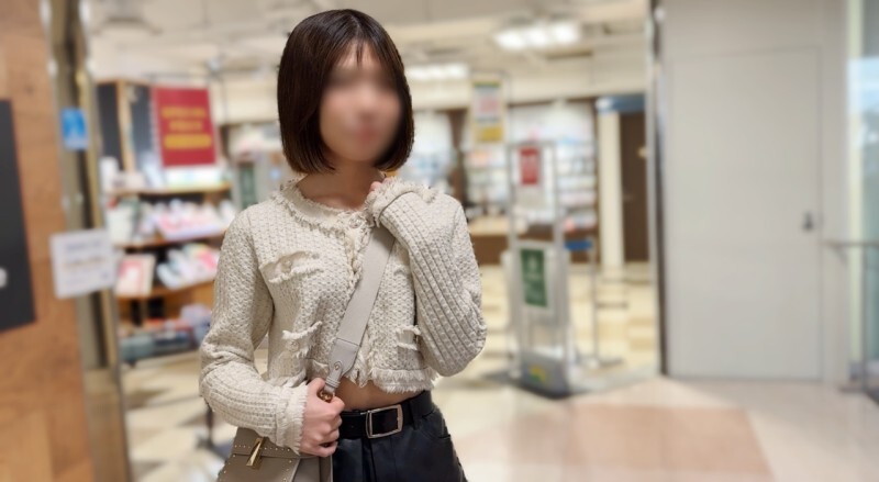 Lần đầu tiên trong lịch sử! Một bậc thầy thư pháp thể hiện một màn quan hệ tình dục "trong khi làm việc khác" chuyên nghiệp. Ngay cả O●Sho● cũng ngạc nhiên trước phong cách hai thanh kiếm của anh ta. Anh ta cầm cả bút lông và dương vật.